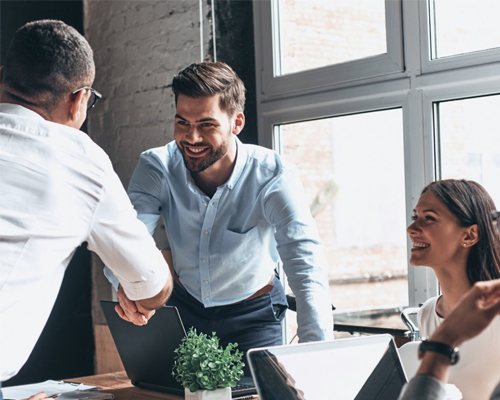 Naši obchodní poradcovia sú tu, aby vám pomohli